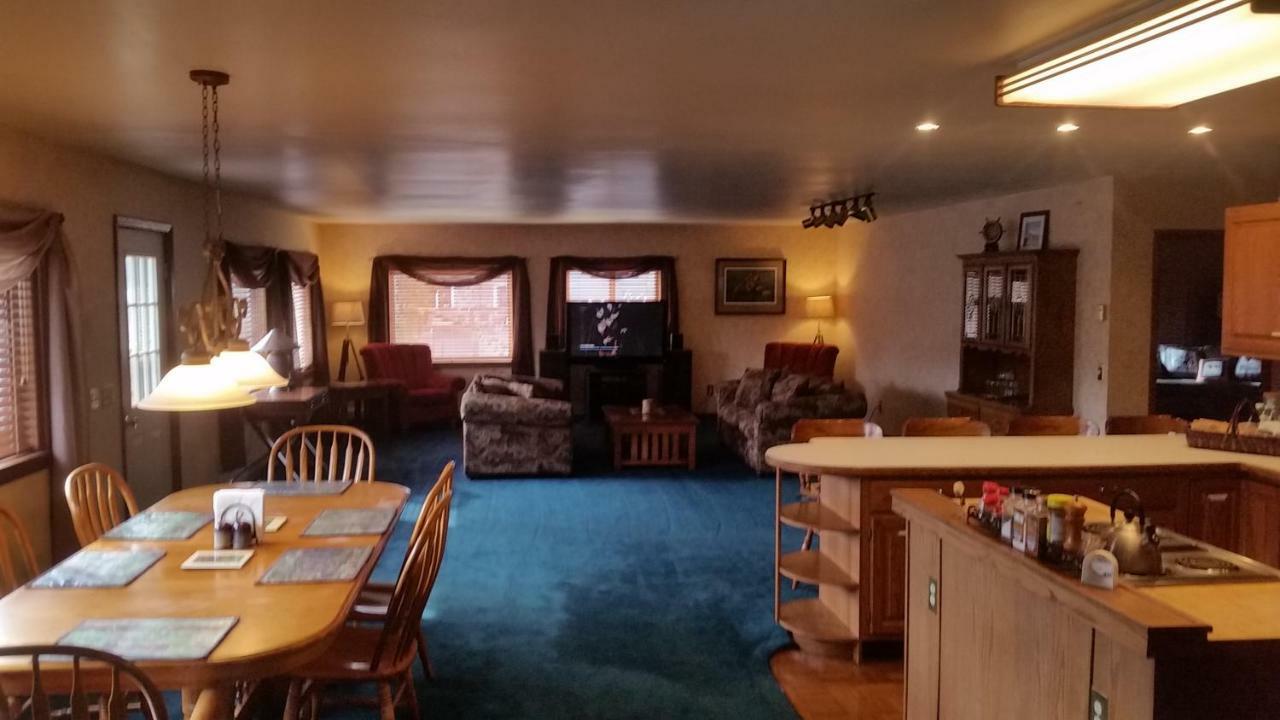 Kodiak Russian River Lodge Bagian luar foto